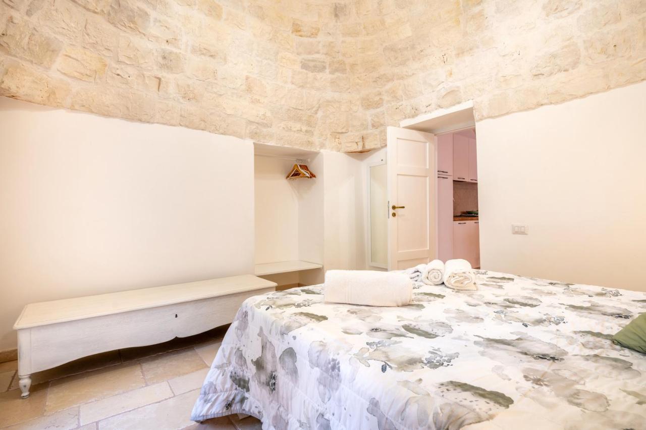 Trullo Il Focolare In Masseria Cisternino Exterior photo