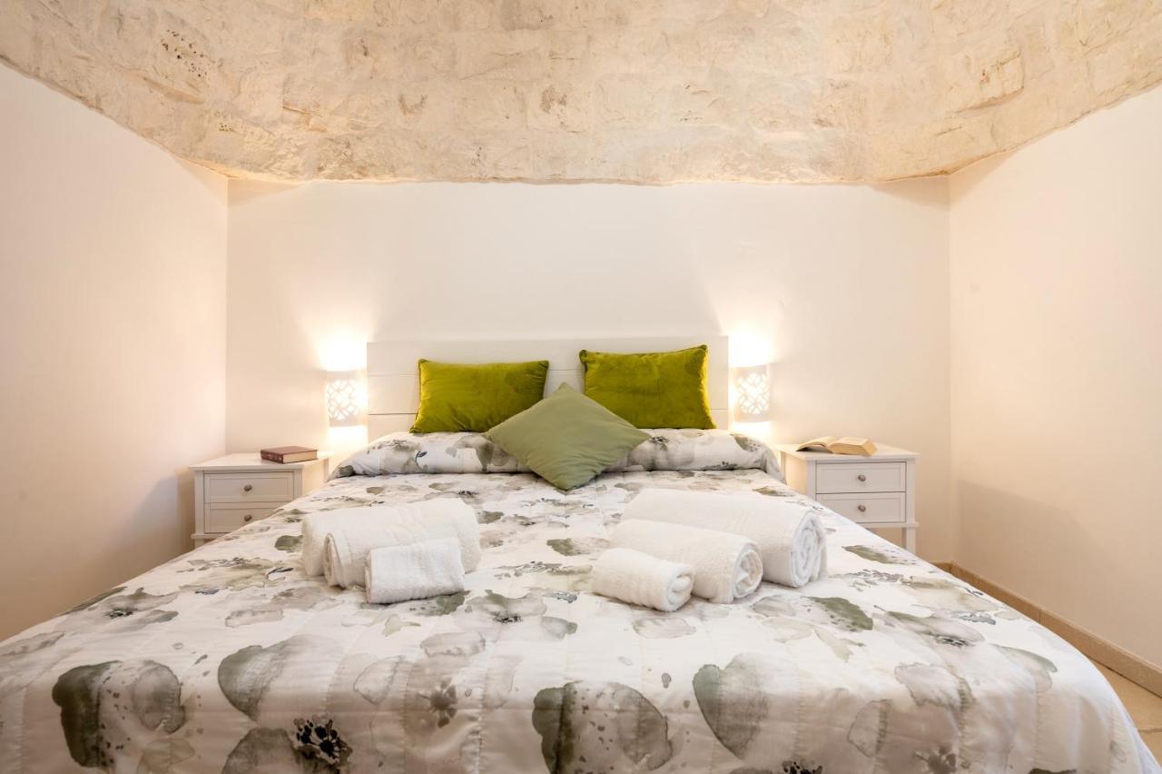 Trullo Il Focolare In Masseria Cisternino Exterior photo