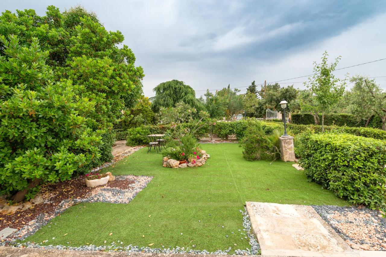 Trullo Il Focolare In Masseria Cisternino Exterior photo