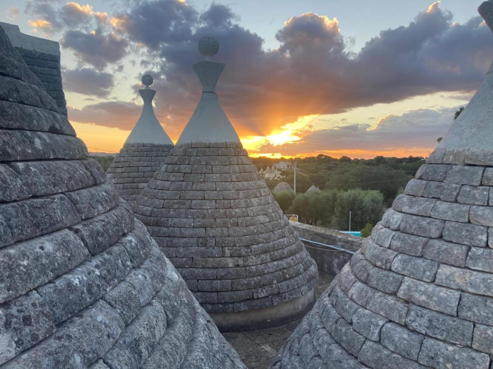 Trullo Il Focolare In Masseria Cisternino Exterior photo